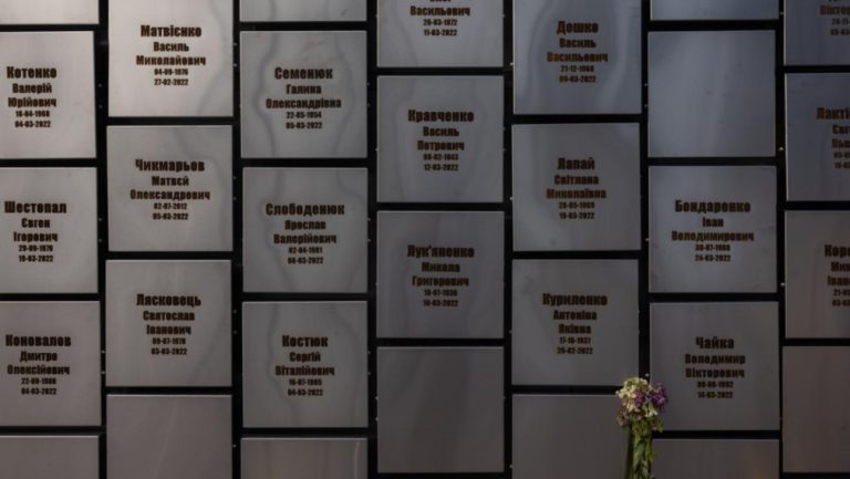 Буча отново поставя въпроси: какво стои зад 198-те имена върху мемориалните плочи