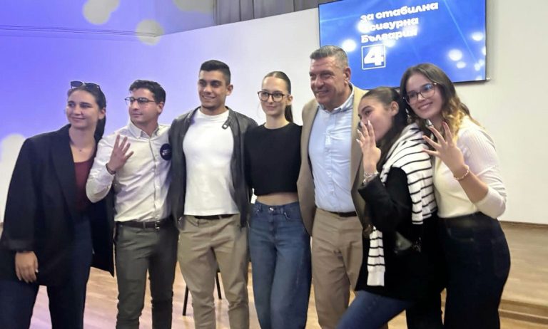 Пълни зали посрещат генерал Кандев в малките населени места