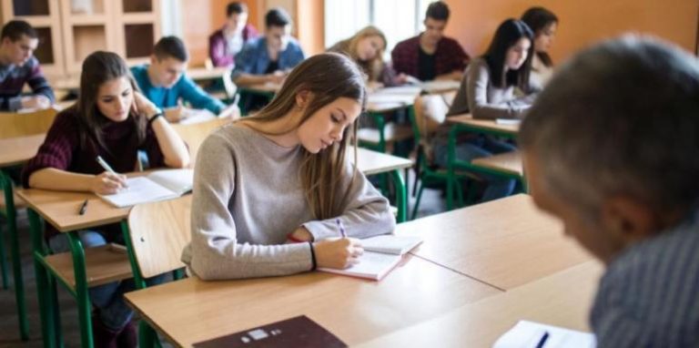 Религията влиза в класната стая: какво всъщност ще учат българските деца и къде започва големият спор